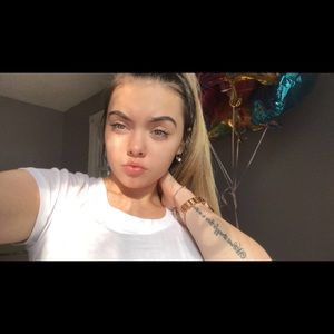 Meet your Posher, Alexia